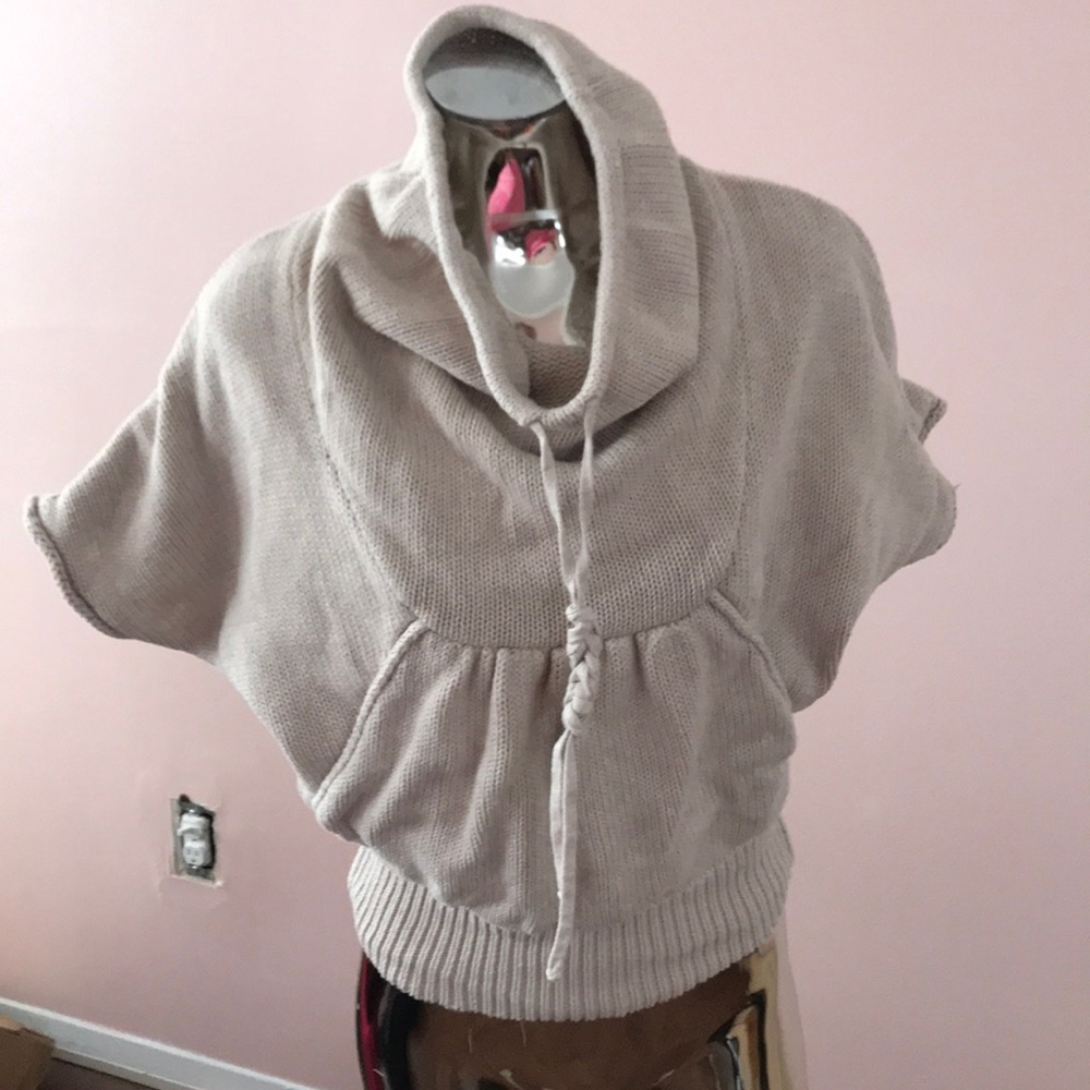 Kangaroo pocket sweater